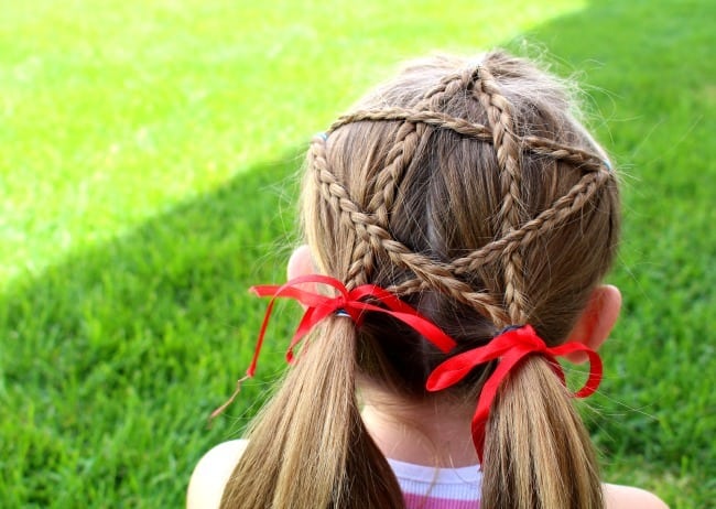 Star-Shaped Braided Ponytail